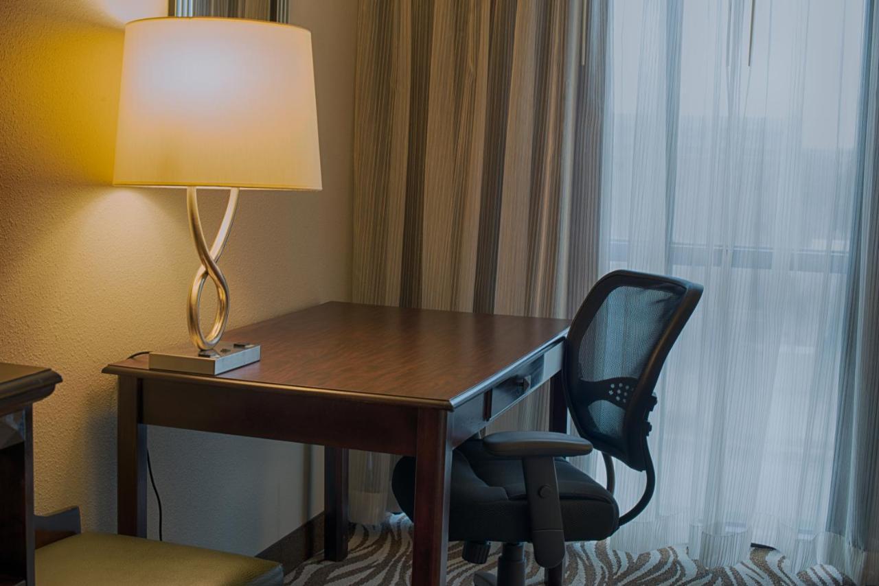 Radisson Hotel Fort Worth North-Fossil Creek Екстериор снимка